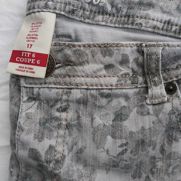 Super cute Floral Jeans - Picture 1 of 2